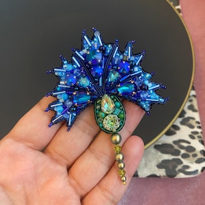 Handmade Embroidered Flower Brooch: 3D Beaded Lapel Pin