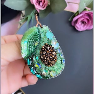 Broche de aguacate con cuentas hecho a mano: broche de fruta con diamantes de imitación y cristal