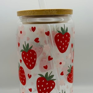 16 oz Glass cup With Lid and Straw - Strawberries