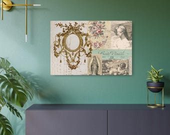Puede incluir: Una impresión de arte mural rectangular que presenta un collage de imágenes de estilo vintage, incluyendo un marco dorado ornamentado, ilustraciones florales, un retrato, una figura religiosa y el texto Carte Postale sobre un fondo de papel envejecido.