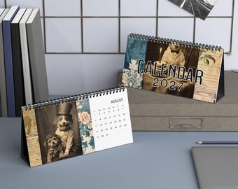 Puede incluir: Dos calendarios de escritorio con encuadernación de espiral negra. Uno muestra el texto CALENDAR 2027 sobre una imagen vintage de un perro con traje. El otro muestra una página de agosto con una fotografía de dos perros con sombreros y ropa formal.