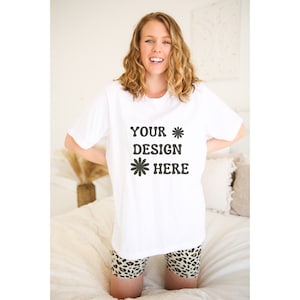 Comfort Colors C1717 Weißes Shirt - Unisex Größentabelle - Weiß farbiges Shirt - Unisex Größentabelle - Model Mock up T-Shirt - Größentabelle - Oversized Mockup