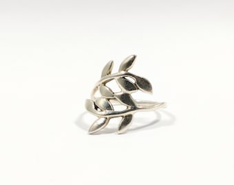 Vintage Sterling Silver Dainty Leaf Foliage Ring