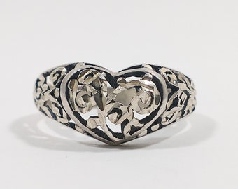 Corazón Vintage de Plata de Ley y Anillo de Filigrana
