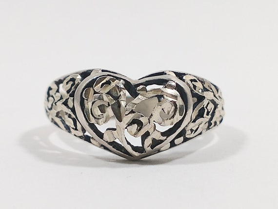 Sterling Silver Heart Design Filigree Ring Sterling Silver Heart Design Filigree Ring