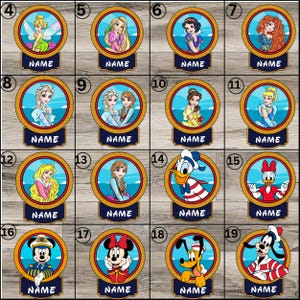 Puede incluir: Una colecci&oacute;n de diecis&eacute;is placas circulares de tem&aacute;tica n&aacute;utica con varios personajes de dibujos animados dentro de marcos de ojo de buey. Cada placa incluye una etiqueta rectangular azul oscuro con la palabra NAME en letras blancas.