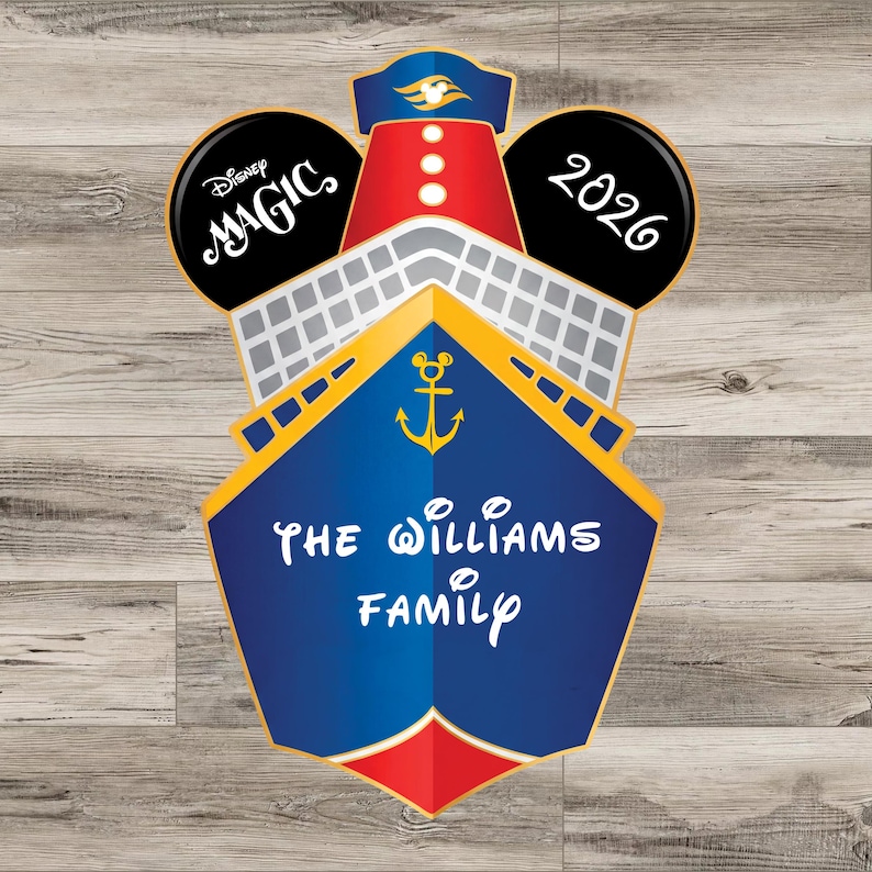 Puede incluir: Un adorno decorativo con forma de crucero y orejas de Mickey Mouse. La oreja izquierda dice Disney MAGIC, la derecha 2026, y el casco azul presenta un ancla dorada y el texto THE WILLIAMS FAMILY escrito en letras de color blanco.