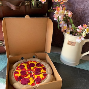 Beautiful pretend play felt pizza in display box Easter