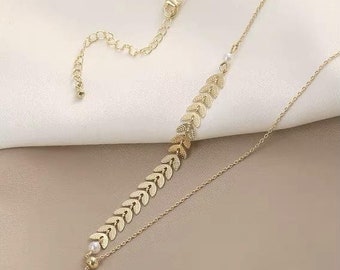 Leaf Detail Lariat Necklace With Pearl