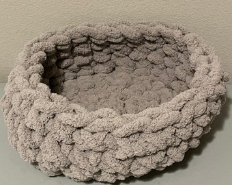 Chunky knit pet bed handmade for cats or small dogs. Choose from 28 different colors