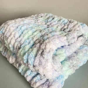 Chunky knit baby blanket | handmade | Super soft and comfy chenille baby blanket | Gift ideas for baby showers