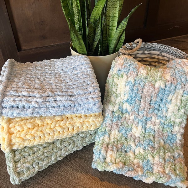 Chunky knit baby blankets boy | handmade | Super soft and comfy chenille blanket | Gift ideas for baby showers