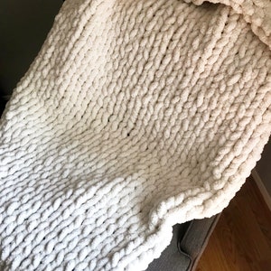 Chunky knit throw blanket | Boho home decor | Super soft and comfy chenille throw | Gift ideas