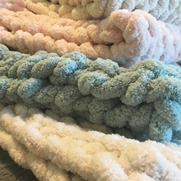 Chunky knit baby blanket | handmade | Super soft and comfy chenille baby blanket | Gift ideas for baby showers