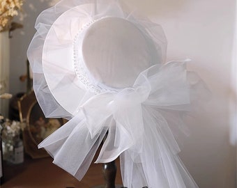 Elegante Pailletten Spitze Blumen-Braut-Hut. Braut Fascinator mit Tüll. Bow Exquisite Hochzeit Braut-Hut. Romantisches handgefertigtes Haar Accessoire.