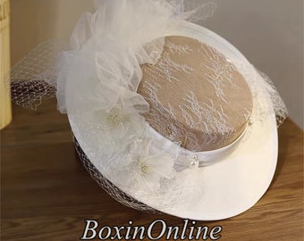 Sombrero nupcial de boda francés retro. Tocado elegante de flores elegantes. Accesorio para el cabello elegante para la novia. Regalos de boda para amigos.