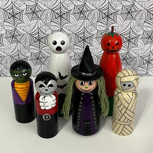 Hand Painted Halloween Peg Dolls: Spooky Wood Decor