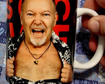 Tazza Personalizzata Vasco Rossi Live 2023 – Mug Fan Rock Italiano – Ceramica 350 ml – Idee Regalo Music Lover