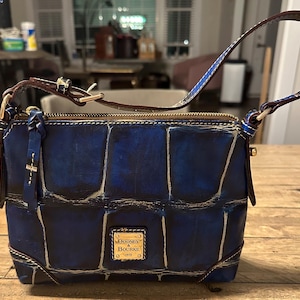 Vintage vibrant Dooney and bourke small shoulder bag
