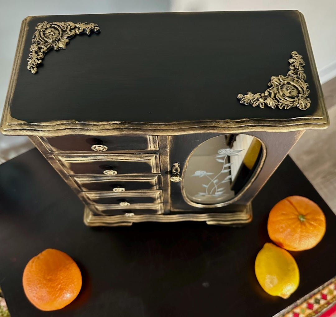 Black Jewelry Box – Gold Crane