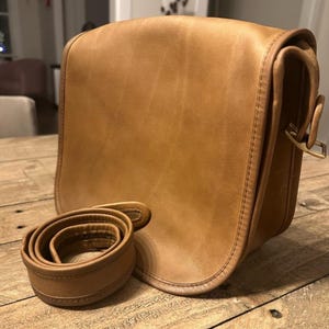 Vintage COACH Flap Saddle Bag / Taupe Coach Purse / Classic Shoulder Bag /putty