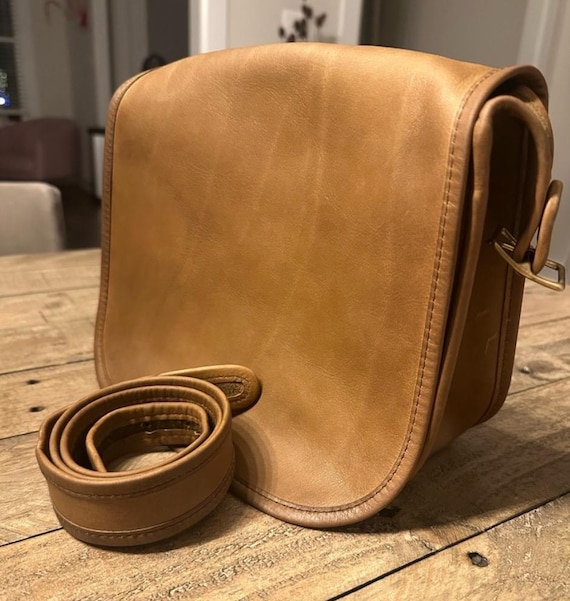 Vintage COACH Flap Saddle Bag / Taupe Coach Purse / Classic Vintage COACH Flap Saddle Bag / Taupe Coach Purse / Classic