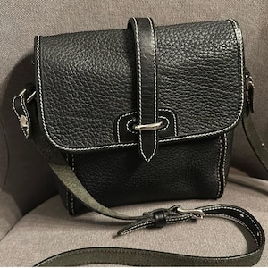 Dooney & Bourke East West torebka typu crossbody z klapką Vintage Model P191 Authentic