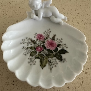 Vintage Italian Cherubs candy dish/ soap dish. Vintage trinket dish/ jewelry dish