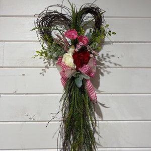 Heart twig wreath, pink and red, valentine twig wreath, Valentine wreath, valentine’s day