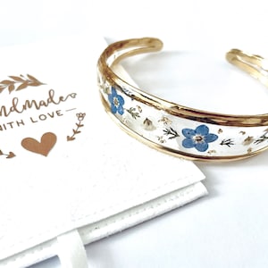 Forget me not and baby breath resin bracelet; dried flower bracelet; resin bracelet