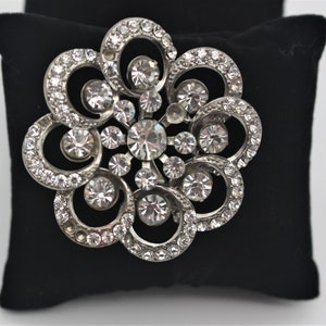 Wunderschöne vintage Strass-Brosche im Blumen-Design