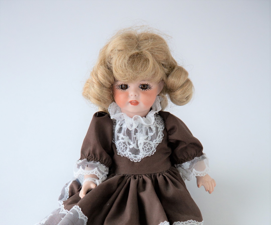 Porcelain Doll Suzy Dolls Court Of Dolls Susie Porcelain 18 Inches