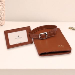 Personalized leather passport cover and embossed luggage tag (set) – Gift for wife – husband – mother