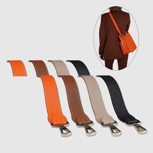 Può includere: Cinturini per borse in pelle arancione, marrone, beige e nero, ciascuno con chiusura color argento. I cinturini sono mostrati in una varietà di colori e trame. Una borsa arancione viene mostrata indossata a tracolla.