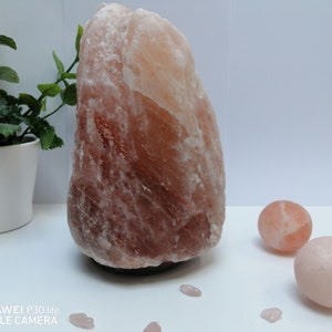 Himalayan Crystal Salt Lamps, Natural Rock Salt Lamps, Lamps with Wood Base, 4+ kg.