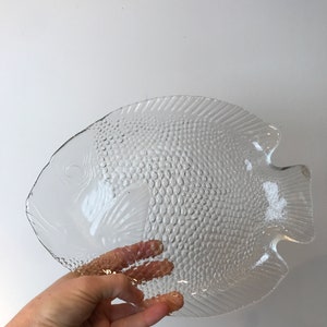 Piatti da pesce in vetro trasparente Arcoroc vintage francese / Piatti di medie dimensioni (anni '70)