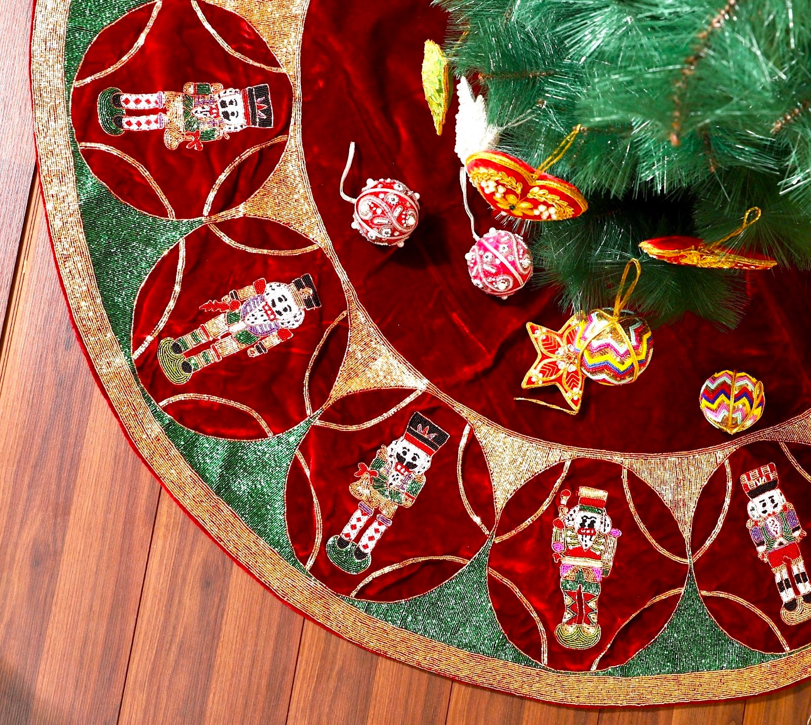 Burgundy tree skirt discount
