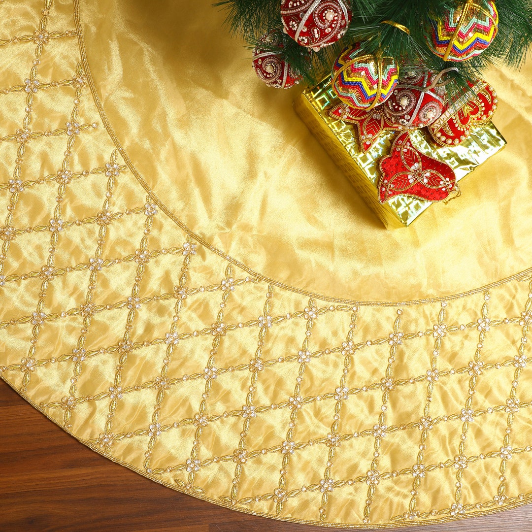 Blueangle Flying Bumble Bees Christmas Tree Skirt - 35.4 Inches Large Tree Skirt, Tree Holiday Decorations For Christmas Decorations Xmas Ornaments