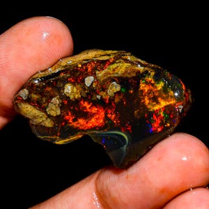 Ethiopian Opal Raw Crystal: Multi-Color Fire Gemstone, 27.00 Carat
