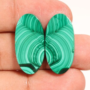 Paire de pierres précieuses de malachite verte naturelle, paire de pierres précieuses de forme ovale, paire de malachite verte lisse