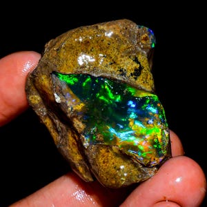 Ethiopian Opal Raw Crystal: Multi-Color Fire Gemstone, 98.05 Carat