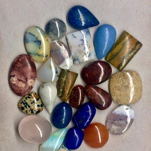 Mixed Gemstone Cabochon Lot: Assorted Shapes, AA Grade, 1000 Ct