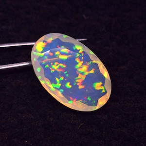 Faceted Welo Opal Gemstone: Oval Ethiopian Crystal, 16.1 ct