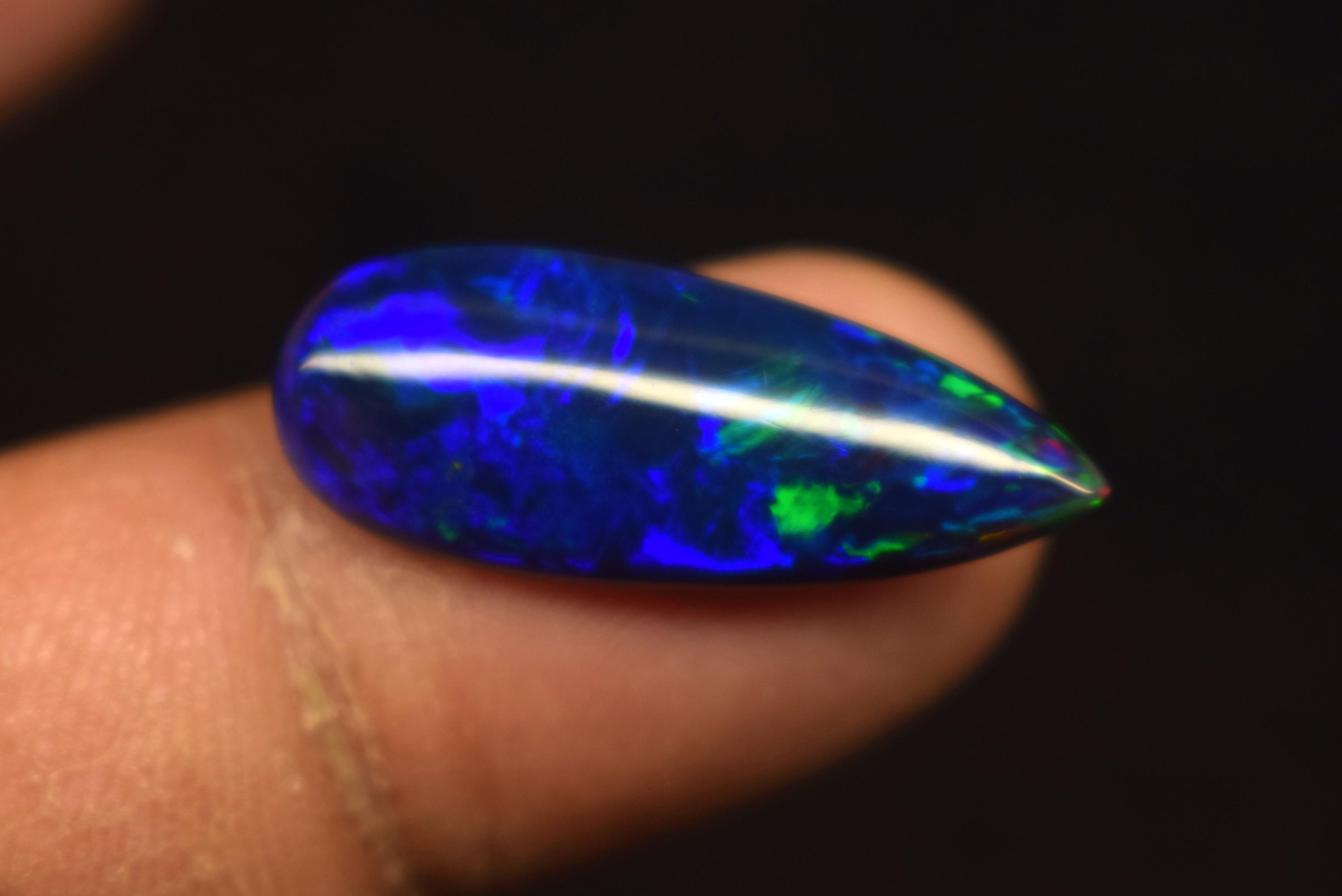 Opale D'Éthiopie Naturelle - Cabochon Poire 5,43 Carats - Multicolore Et Sans Inclusion