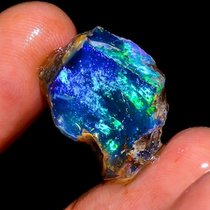 Äthiopischer Welo Opal Rohedelstein: Auffälliger Feuer Kristall, 9.05 CTS