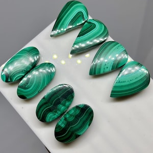Paire de pierres précieuses de malachite verte naturelle Paire de pierres précieuses de malachite verte lisse, paire de malachite à dos plat Pierre de paire verte de cabine