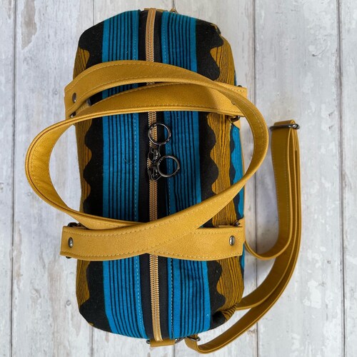 Gift for traveller, gift for vegan, Handbag for travel, shops medium crossbody bag, women’s crossbody, Vintage handbag, African Wax Print handbag