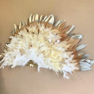 Half-moon, half-juju hat in boho feathers, small headboard