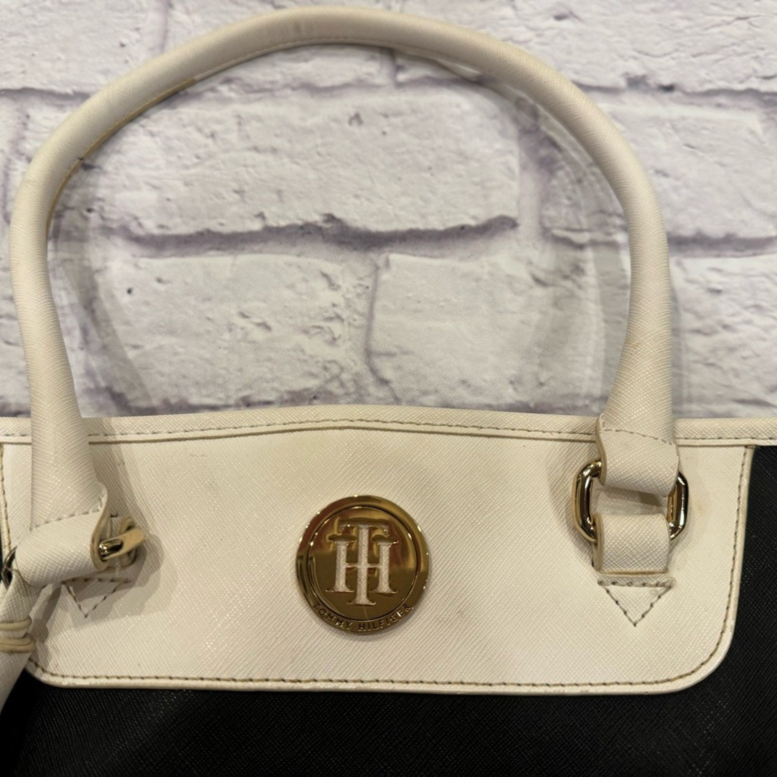 Tommy hilfiger black and white purse new arrivals