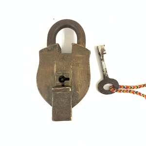 Vintage Brass heavy Pad lock